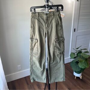 Women’s Aritzia TNA Cargo Utility Army Green Straight Leg Jean Pants Size 00 EUC
